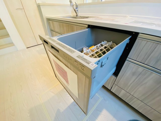 菊池郡大津町引水／30号棟／のキッチン|食洗器付きなので食事のあとの片付けも手間が省けます。