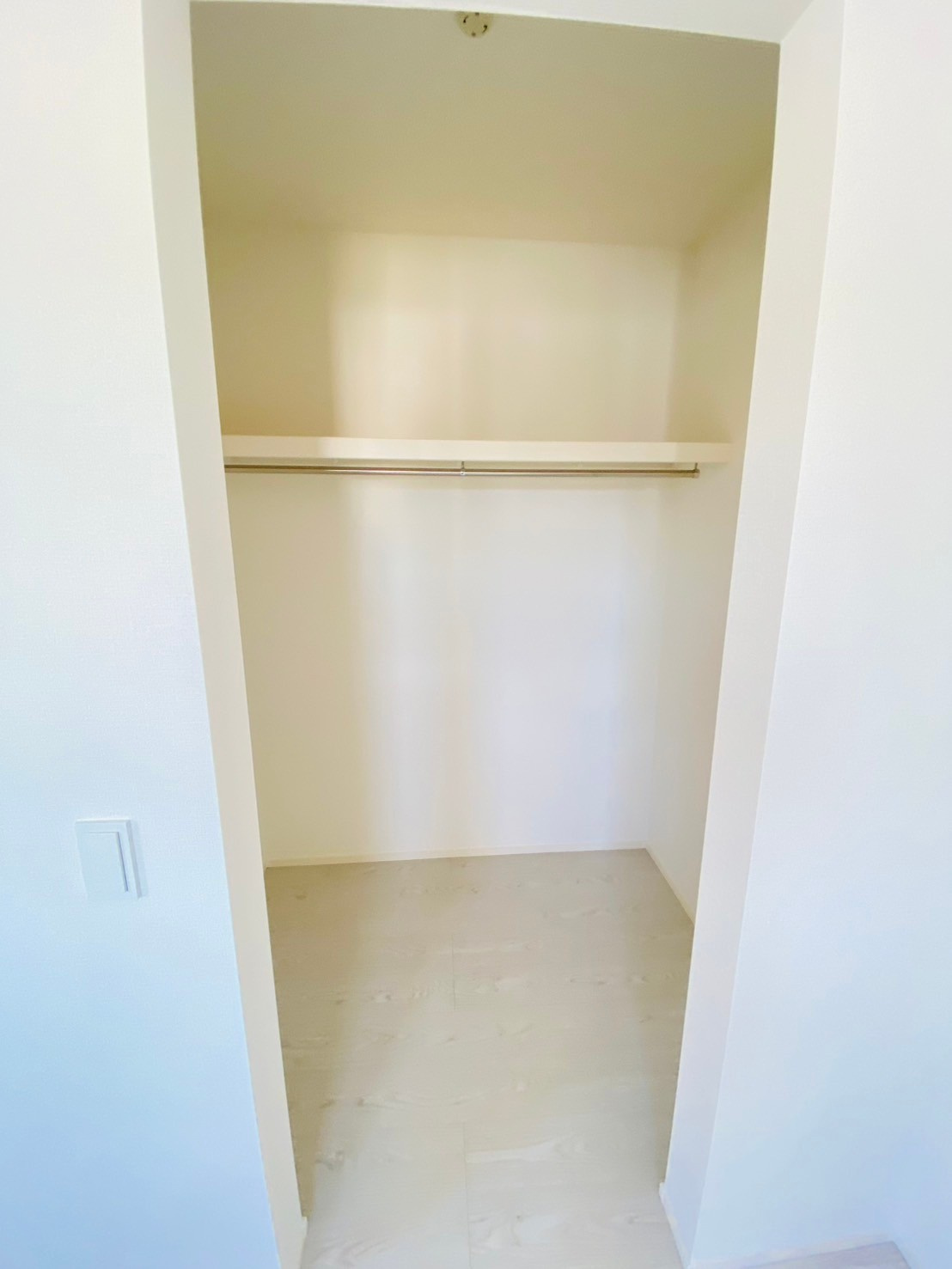 菊池郡大津町引水／30号棟／の収納|ウォークインクローゼットでたくさんの荷物を収納。