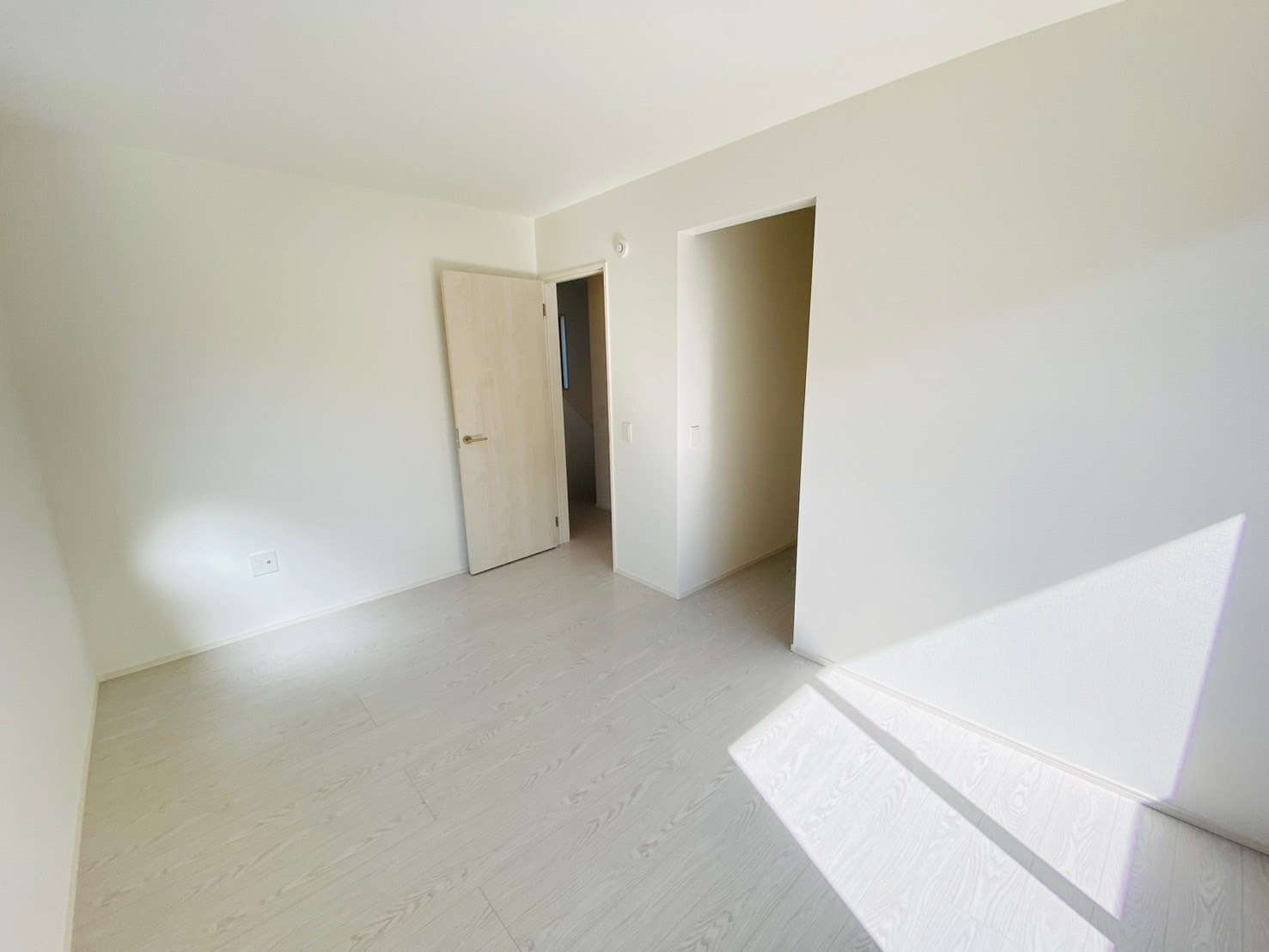 菊池郡大津町引水／30号棟／の洋室|居室にウォークインクローゼットがあると収納力が高いので嬉しいですね。