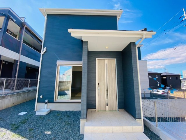 菊池郡大津町引水／30号棟／のエントランス|開放感のある玄関。雨の日でも濡れずに宅配の荷物が受け取れます。