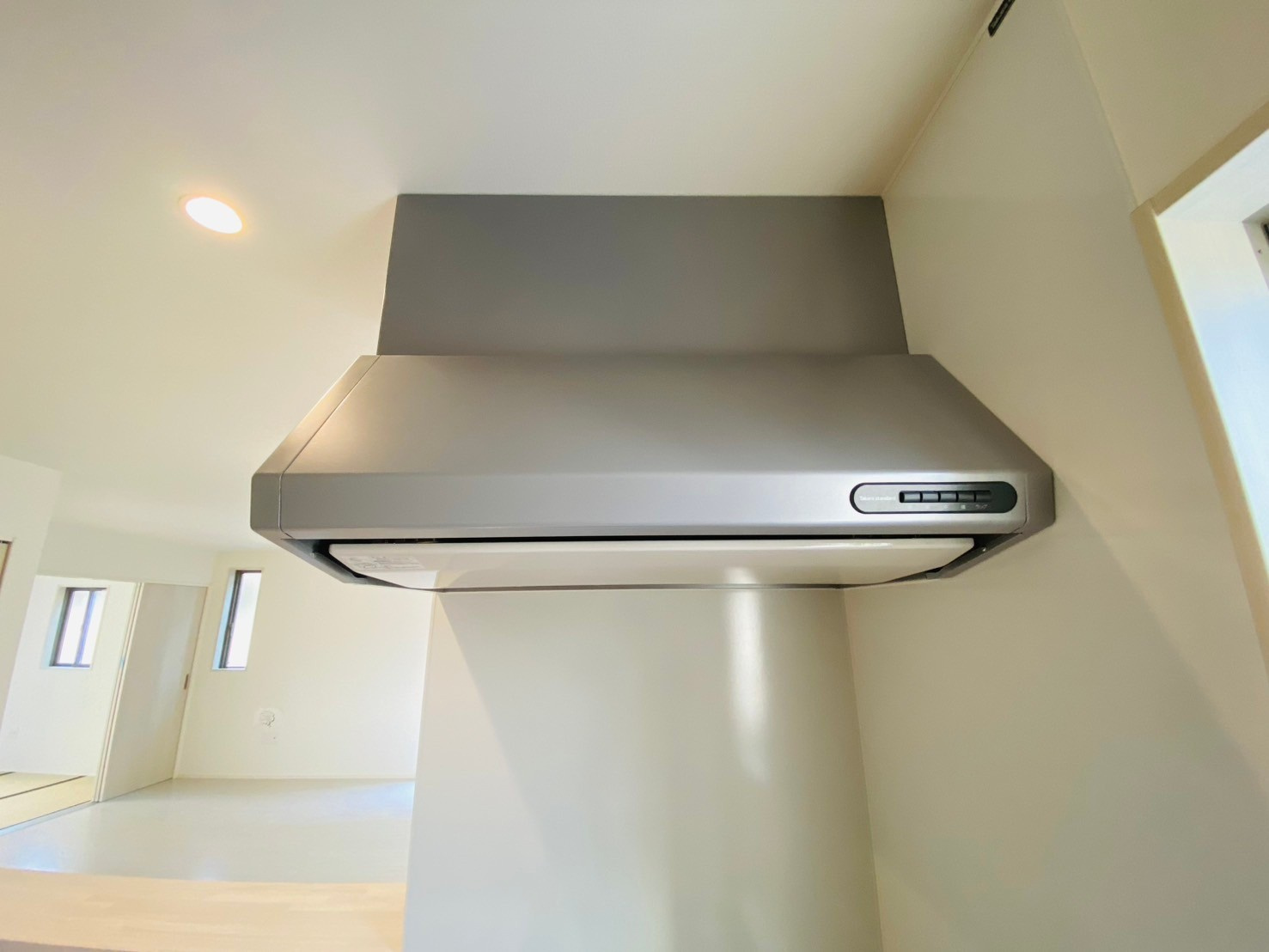 菊池郡大津町引水／30号棟／のキッチン|お手入れ簡単な換気設備