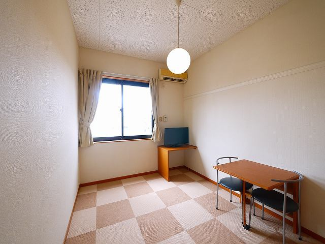 レオパレスＭａｒｊｏｒａｍの寝室|落ち着いた色調の寝室です