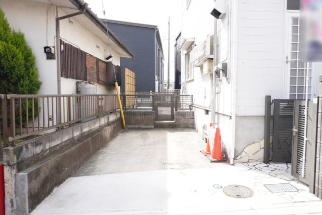 草加市手代3丁目 中古戸建の駐車場