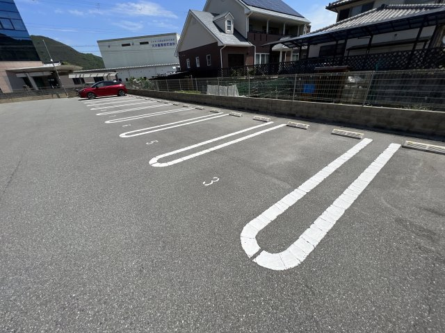 アレグリアの駐車場