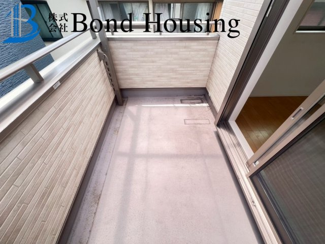 駐車スペース並列２台完備　玉津町今津　中古戸建のバルコニー