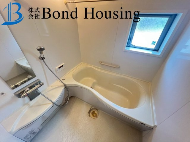 駐車スペース並列２台完備　玉津町今津　中古戸建の浴室