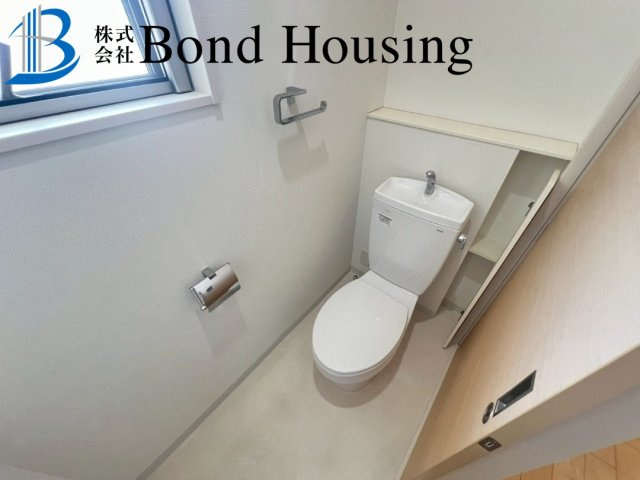 駐車スペース並列２台完備　玉津町今津　中古戸建のトイレ