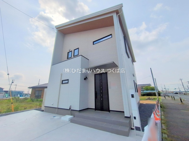 【外観】 | 取手市青柳　新築戸建　8号棟 | 周辺は緑も多く、スーパーやドラックストアも近い為、住環境良好です♪