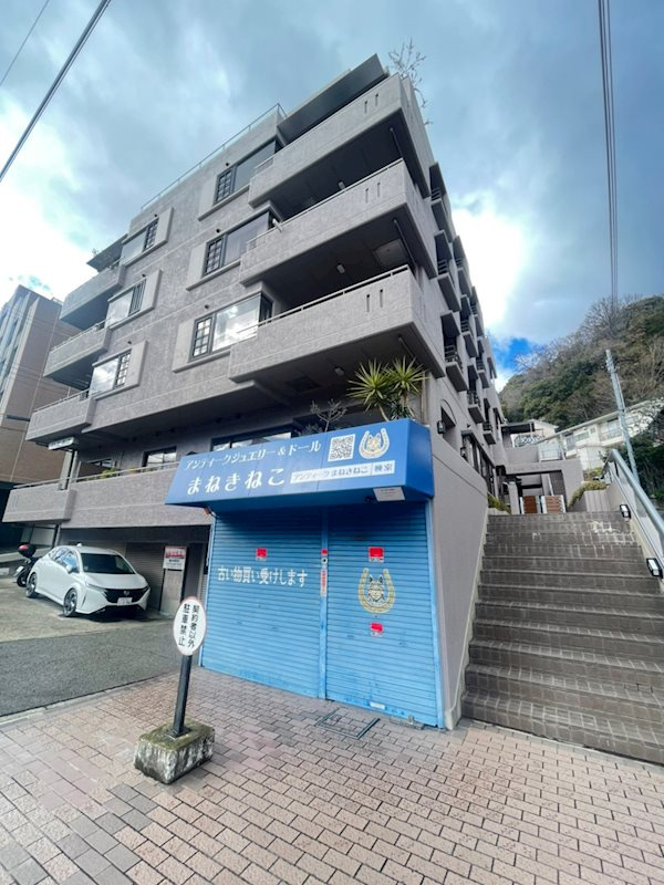 メゾンクレール諏訪山の外観