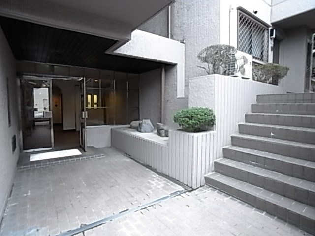 メゾンクレール諏訪山の外観