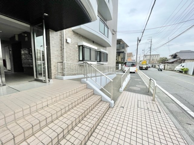 さいたま市中央区大戸３丁目の賃貸マンションのエントランス