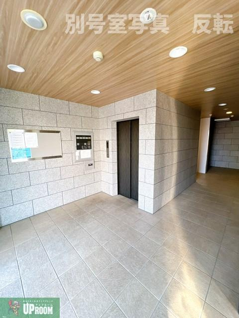 王子ホームズ春日井のエントランス