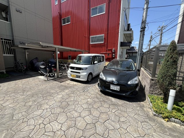 クレールコートの駐車場