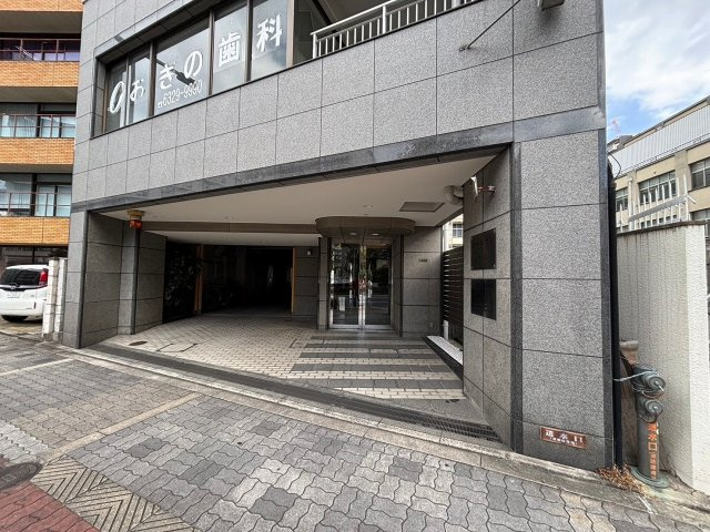 シャルマン新大阪のエントランス