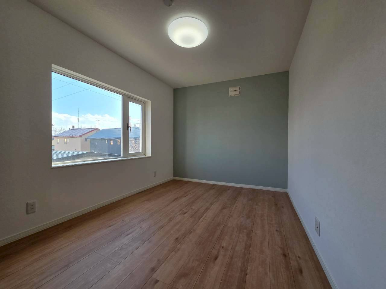 鳥取南3丁目　リフォーム済中古住宅の洋室|2階洋室