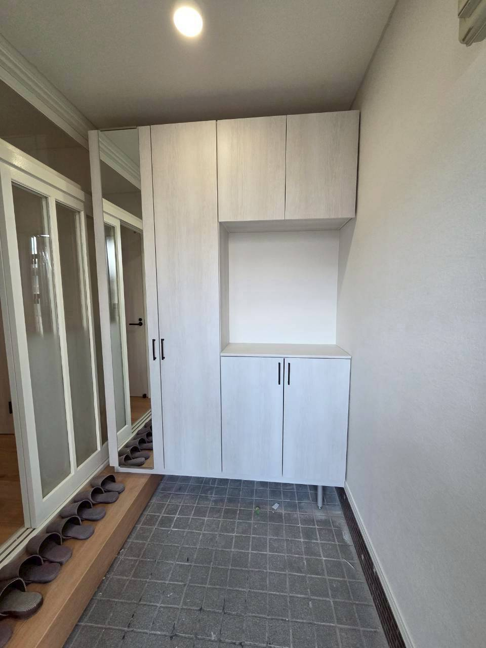 鳥取南3丁目　リフォーム済中古住宅のエントランス|シューズボックス