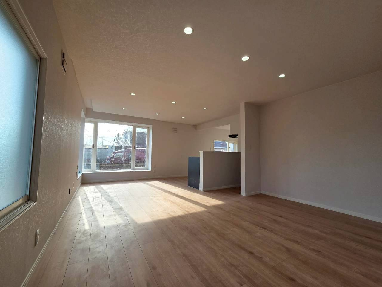 鳥取南3丁目　リフォーム済中古住宅の居間・リビング|LDK23帖