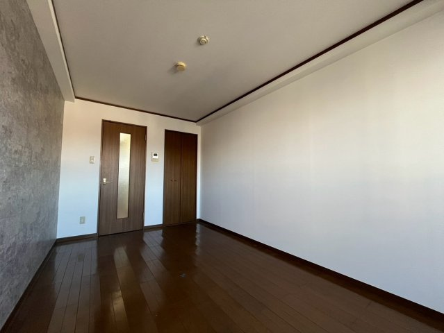 エムズコンフォートの洋室