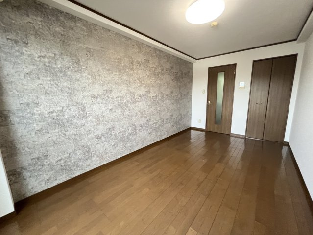 エムズコンフォートの洋室