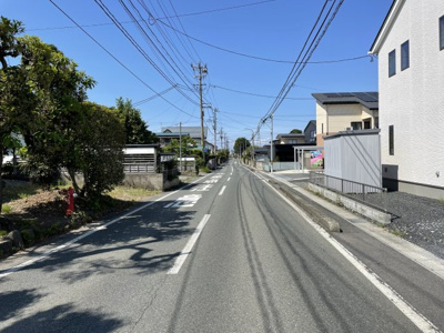 【前面道路含む現地写真】 | 山形市大字片谷地　築浅中古戸建て