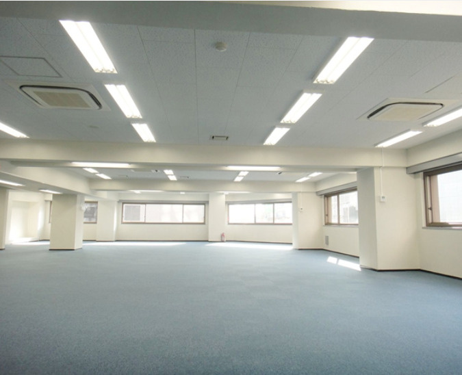 堤ビルディングのロビー