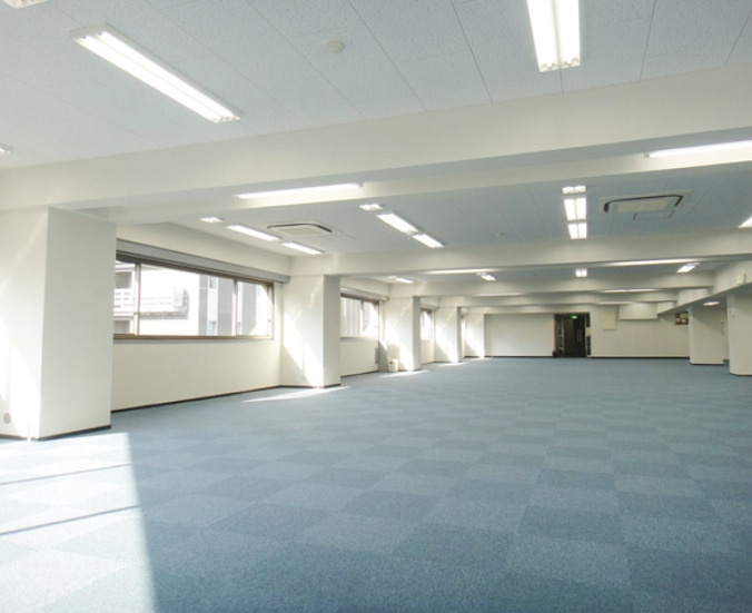 堤ビルディングのロビー