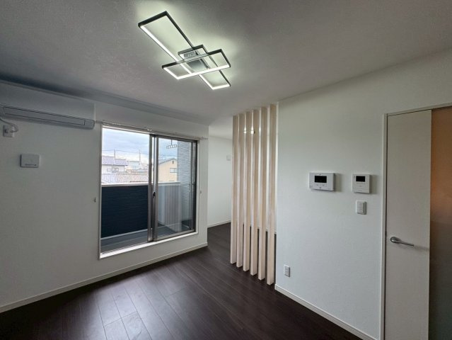 ラ・カシェット新宿の洋室|広々としたリビングです