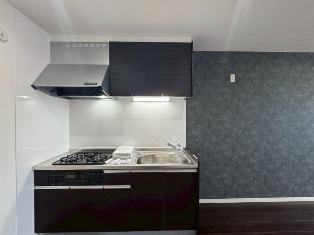 ラ・カシェット新宿のキッチン|三ツ口コンロです