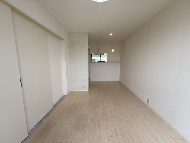 ロイヤルハイツⅠの居間・リビング