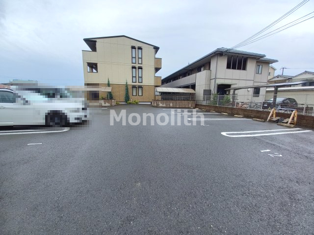 メゾン旭の駐車場