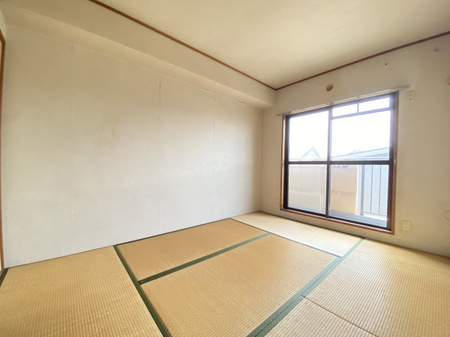 ユージィーコート巽の和室