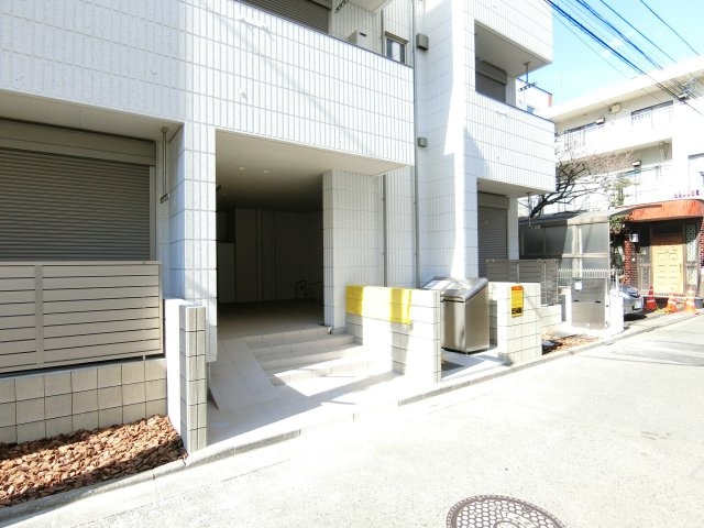 アヴァンス立川のエントランス