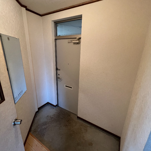 高崎ビルの玄関|収納もある玄関です