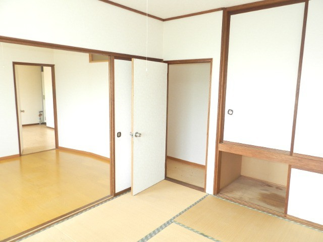 高崎ビルの和室|柔らかい畳が心地よい和室