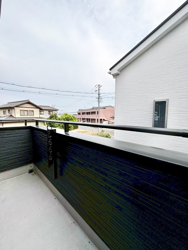 グラファーレ大府市吉川町2期　全2棟　新築戸建のバルコニー