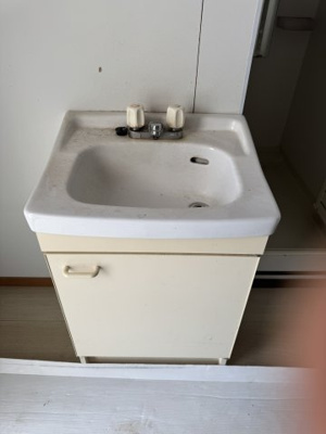 【独立洗面台】 | 福万寺南貸家 | 朝の支度にも助かる、独立の洗髪洗面化粧台