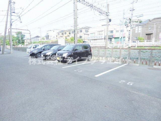 メゾネット籏野の駐車場