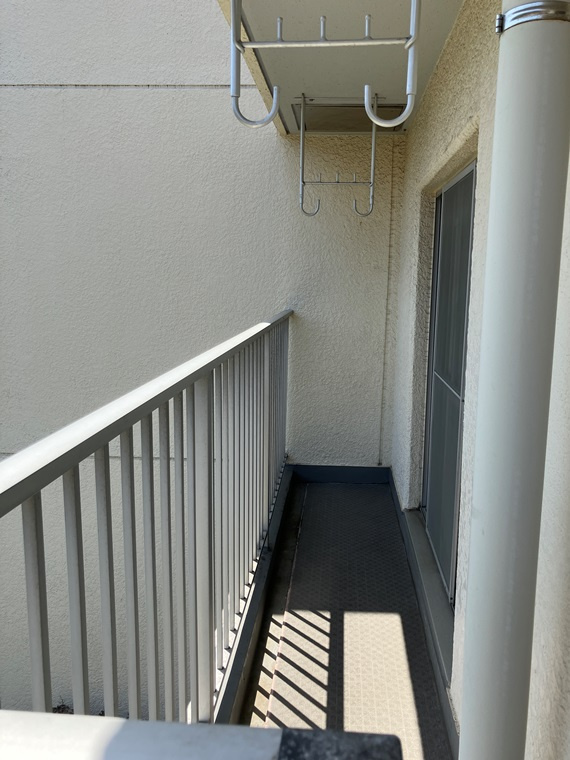 落ち着いた時間を過ごせるバルコニーです