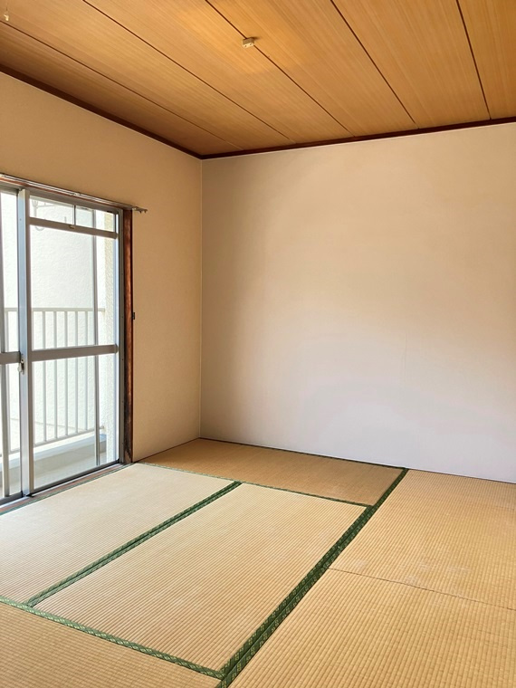 落ち着いて過ごせるお部屋なので、寝室にいかがでしょうか