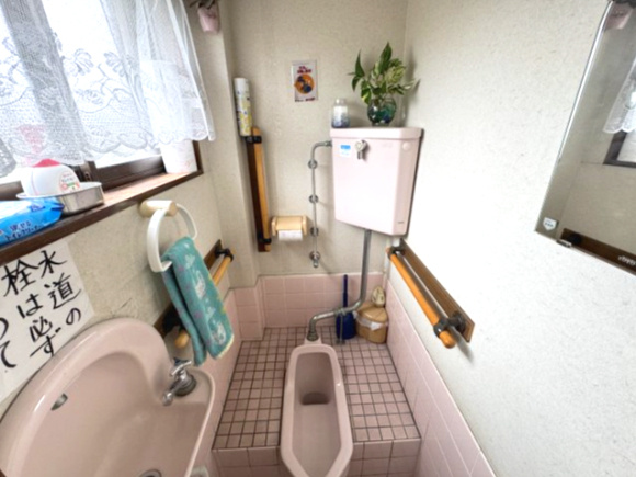 阪南市箱作　売り店舗付き住宅のトイレ