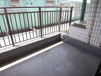 【バルコニー】 | シーズ・レフィネ | ※同建物ほかのお部屋の写真です。