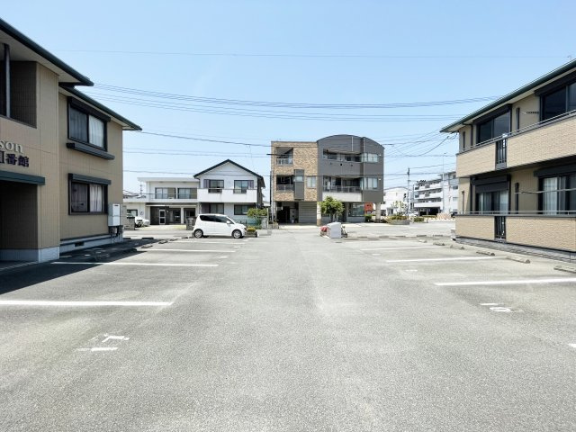 シャーメゾンⅠ番館の駐車場