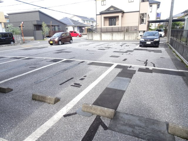 アベニューカサギ514の駐車場
