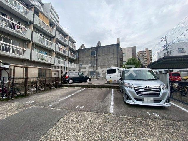 ZUISEI　BLD.の駐車場