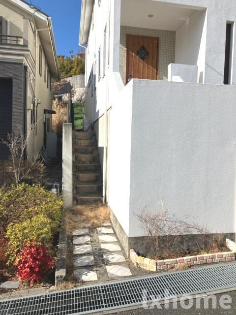 彩都あさぎ２丁目戸建のエントランス