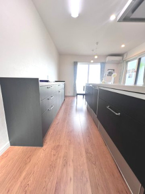 富久山久保田　モデルハウス　ネクスト　戸建てのキッチン|あると嬉しい収納棚、暮らしにゆとりと整いをプラス。