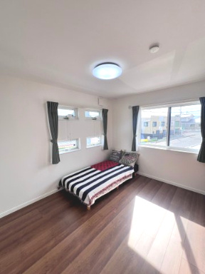 富久山久保田　モデルハウス　ネクスト　戸建ての洋室|毎朝が気持ちいい、明るく開放的な洋室。