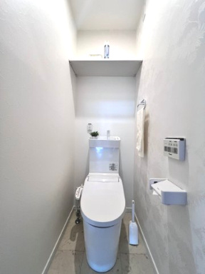 富久山久保田　モデルハウス　ネクスト　戸建てのトイレ|真っ白な空間が映える、清潔感あふれるトイレ。