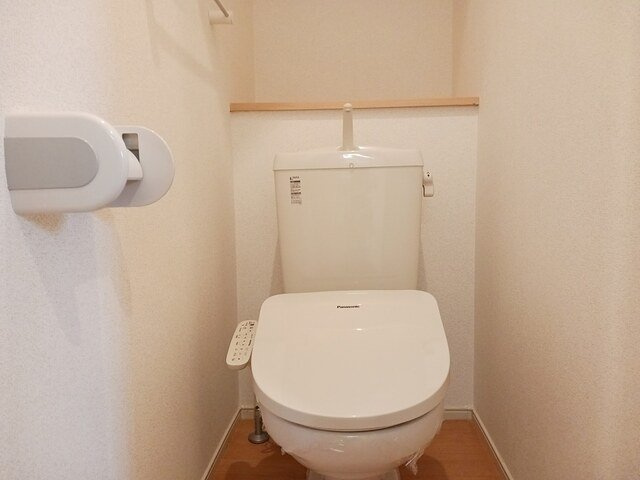 カーサ・フェリーチェのトイレ|落ち着いた色調のトイレです