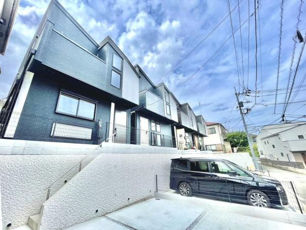 横浜市神奈川区羽沢南３丁目の新築一戸建の前面道路含む現地写真|落ち着いた街並みになります。
是非一度、現地へお越しください。 
ご自宅までの送迎もいたします